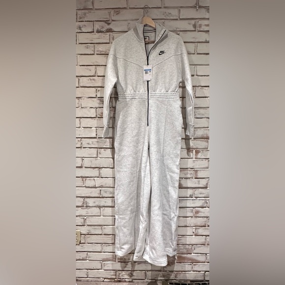 Nike Sportswear Tech Fleece Windrunner Jumpsuit Wide Leg - Picture 2 of 9